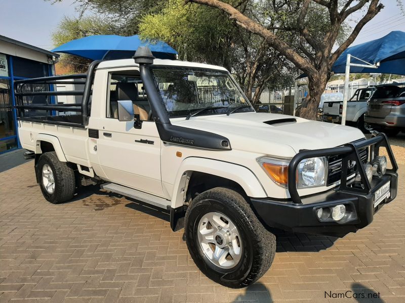 Toyota Landcruiser 4.5 V8 TDi S/Cab in Namibia