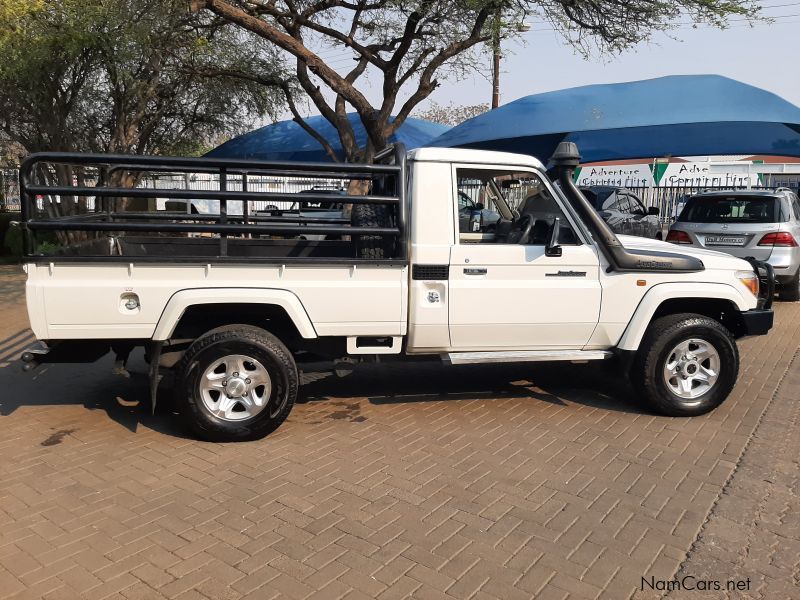 Toyota Landcruiser 4.5 V8 TDi S/Cab in Namibia