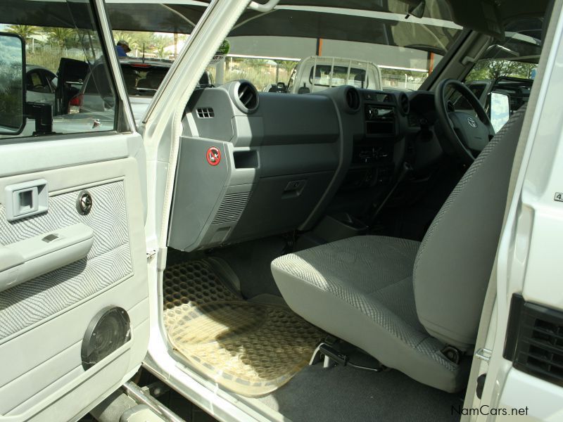 Toyota Landcruiser S Cab 4.5 V8 TD 4x4 manual in Namibia