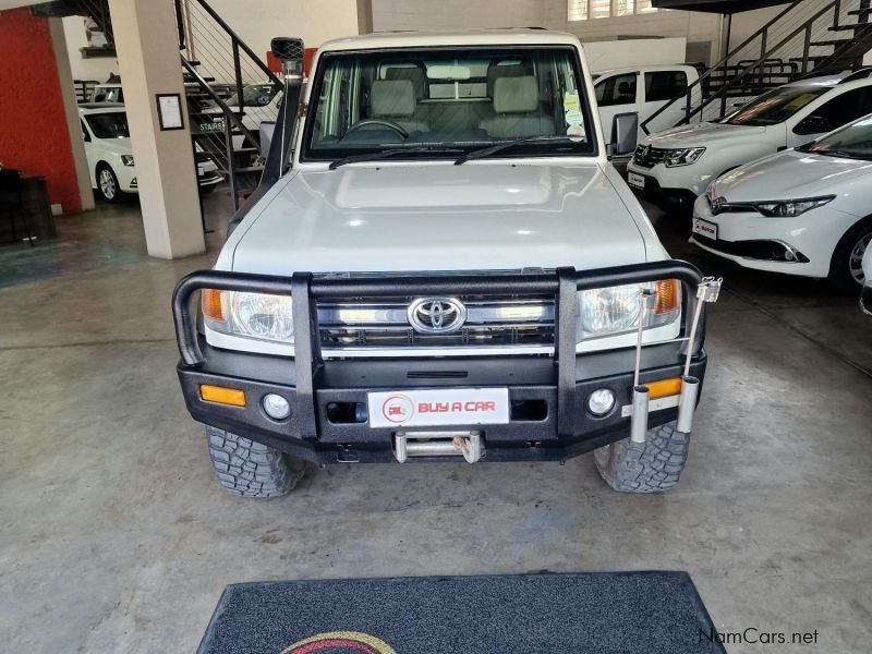 Toyota TOYOTA LAND CRUISER 4.0 V6 D/C 4X4 in Namibia