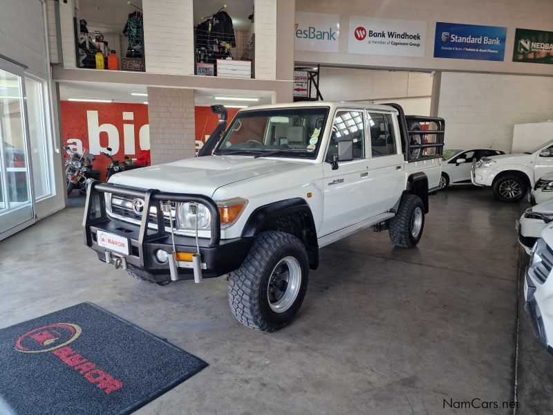 Toyota TOYOTA LAND CRUISER 4.0 V6 D/C 4X4 in Namibia