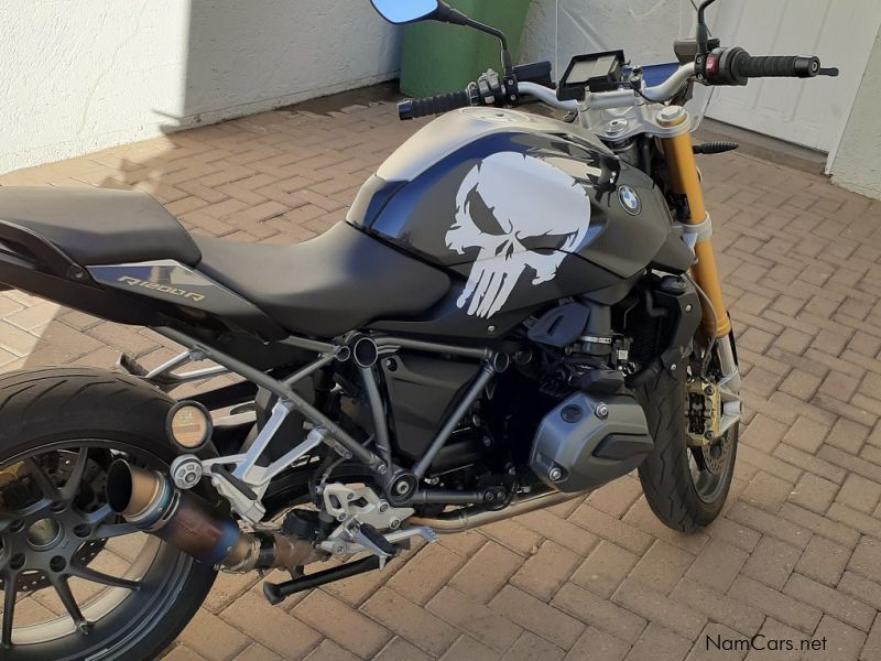 BMW R1200R in Namibia