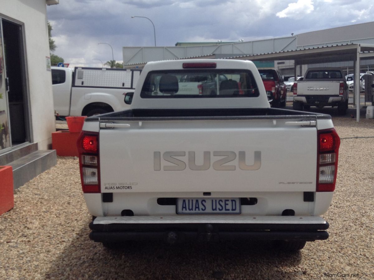 Isuzu KB 240 4x4 Fleetside S/CAB in Namibia