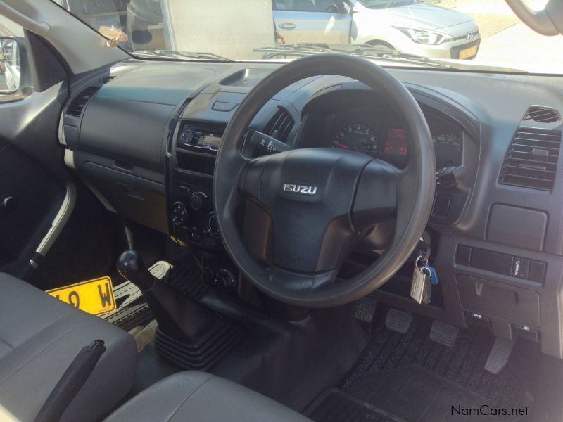 Isuzu KB 240 4x4 Fleetside S/CAB in Namibia