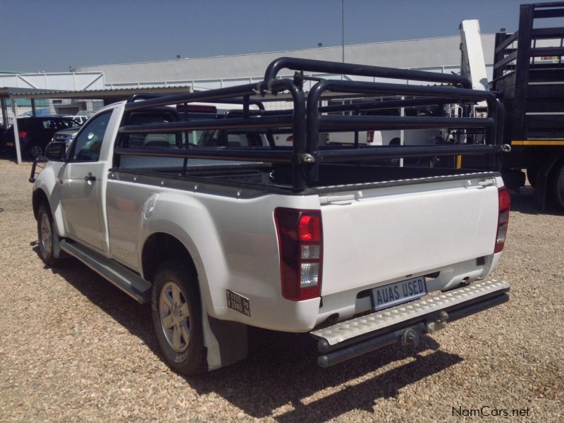 Isuzu KB 240 4x4 Fleetside S/CAB in Namibia