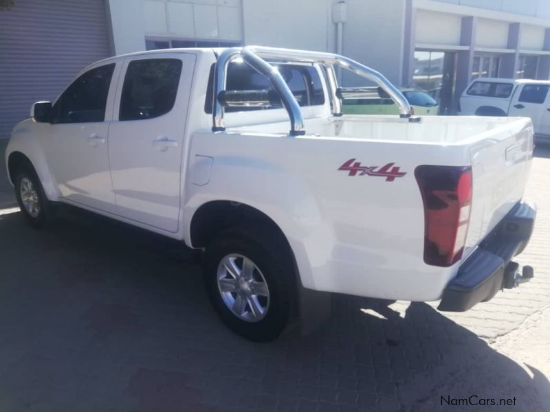 Isuzu KB 240 CREWCAB 4X4 LE in Namibia