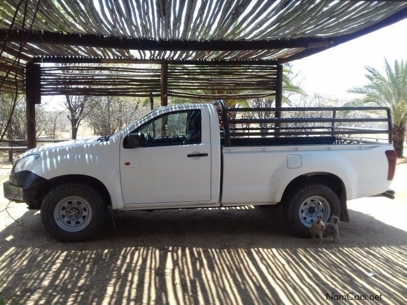 Isuzu KB 240 Fleetside 4 x 4 in Namibia