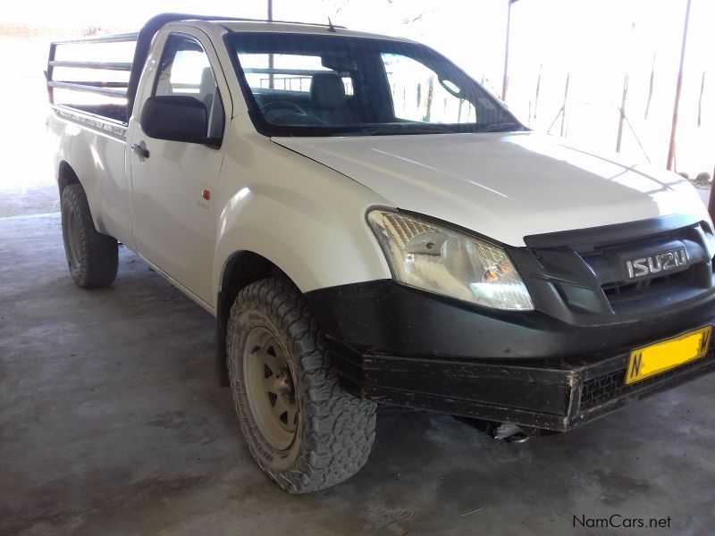 Isuzu KB 240 Fleetside 4 x 4 in Namibia