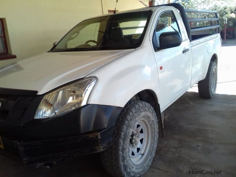 Isuzu KB 240 Fleetside 4 x 4 in Namibia