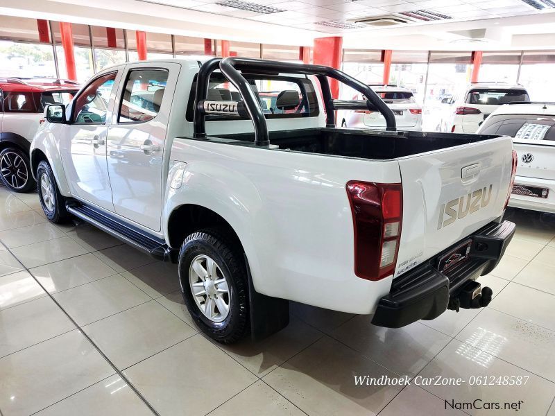 Isuzu KB 240 LE 4x4 D/cab 112kW in Namibia