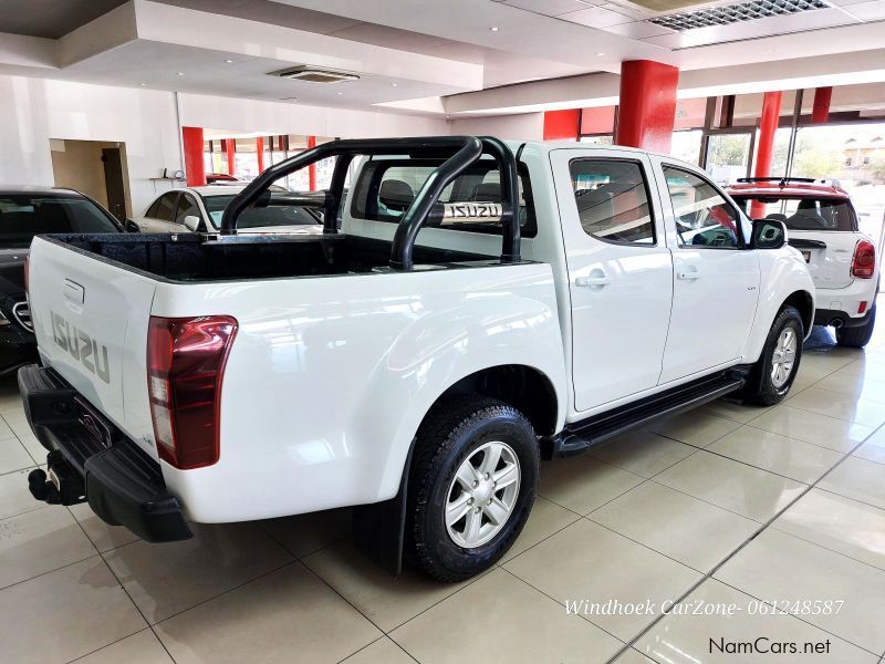 Isuzu KB 240 LE 4x4 D/cab 112kW in Namibia