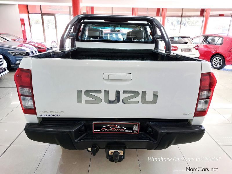 Isuzu KB 240 LE 4x4 D/cab 112kW in Namibia