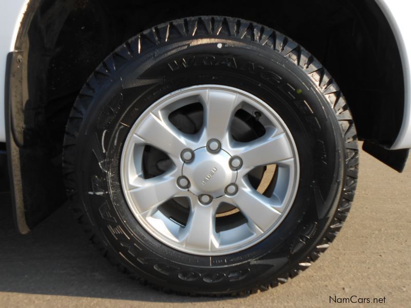 Isuzu KB 250DTEQ LE D/C 4X4 in Namibia