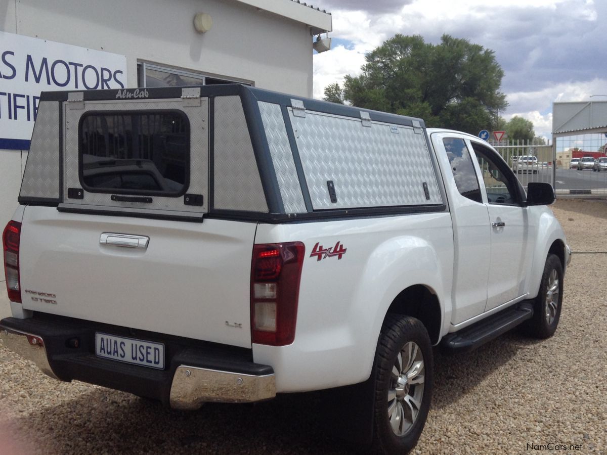 Isuzu KB 300 4x4 E/CAB LX in Namibia