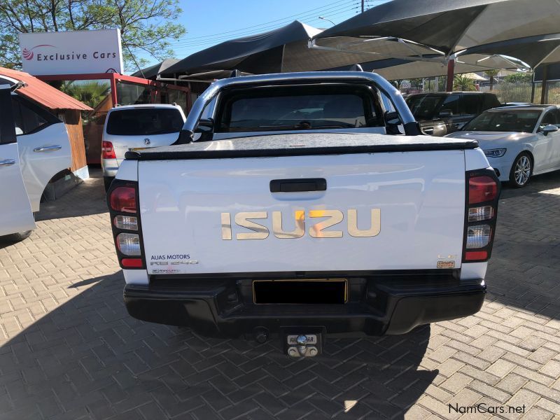 Isuzu KB D/C LE 240 4x4 in Namibia