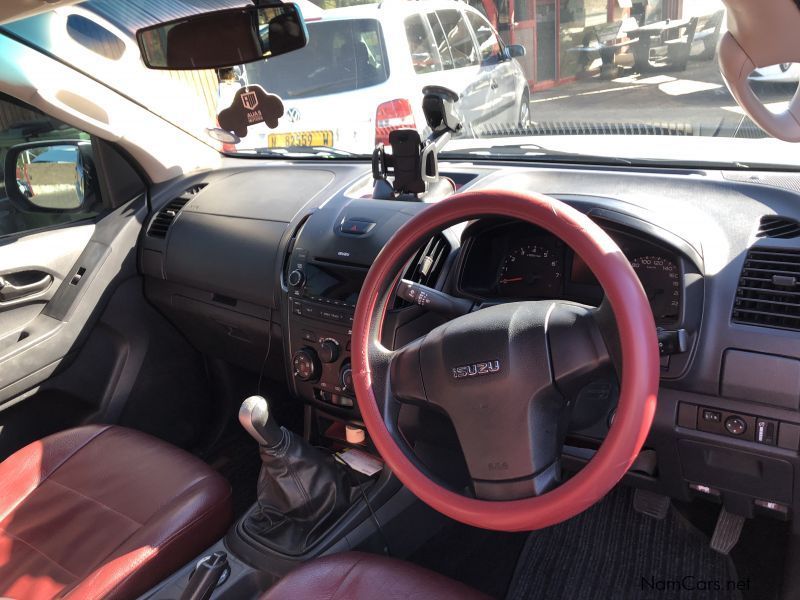 Isuzu KB D/C LE 240 4x4 in Namibia