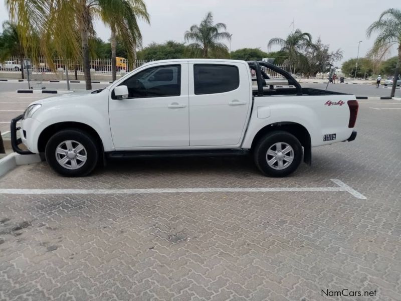 Isuzu KB D/C LE 240 4x4 in Namibia