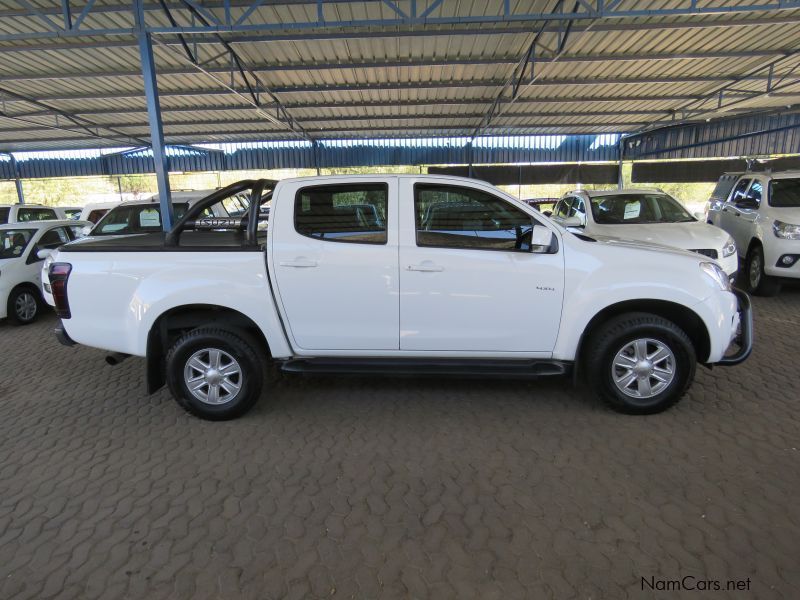 Isuzu KB240 D/CAB 4X4 in Namibia