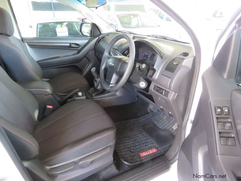 Isuzu KB240 D/CAB 4X4 in Namibia