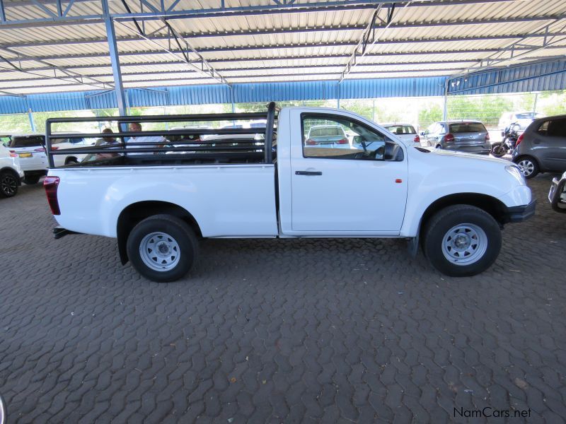 Isuzu KB240 FLEETSIDE 4X4 in Namibia