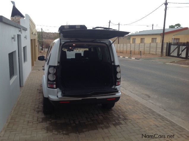 Land Rover Discovery DSV6, Granite Edition in Namibia