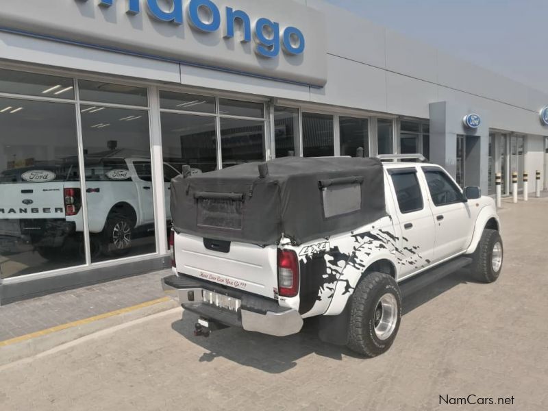 Nissan Hardbody 2,5 4x4  D/CAB in Namibia