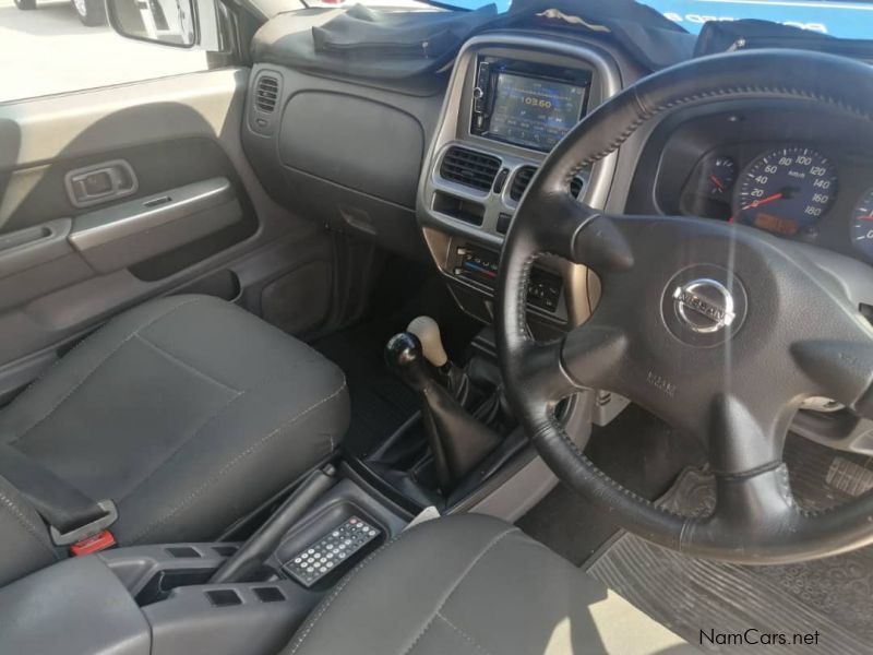 Nissan Hardbody 2,5 4x4  D/CAB in Namibia