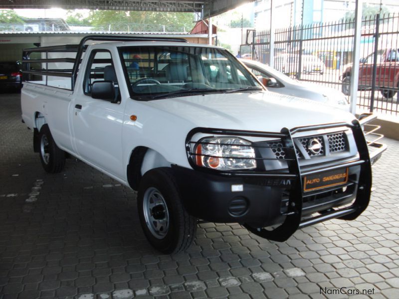 Nissan NP300 2.0 LWB in Namibia
