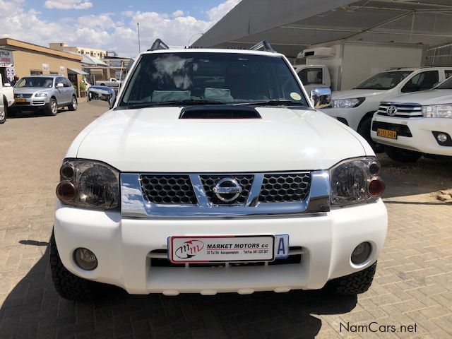Nissan NP300 2.5 4x4 D/C in Namibia