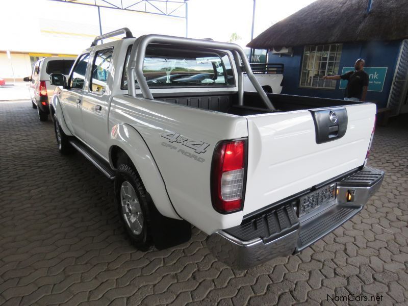 Nissan NP300 2.5 D/CAB 4X4 in Namibia