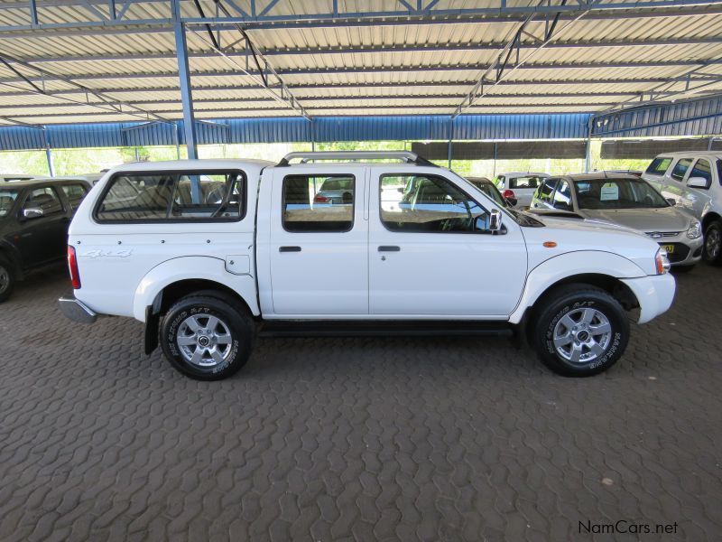 Nissan NP300 2.5 D/CAB 4X4 PRIVATELY OWNED in Namibia