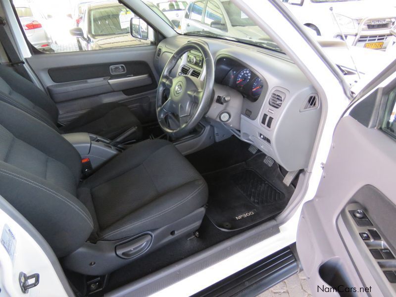 Nissan NP300 2.5 D/CAB 4X4 PRIVATELY OWNED in Namibia