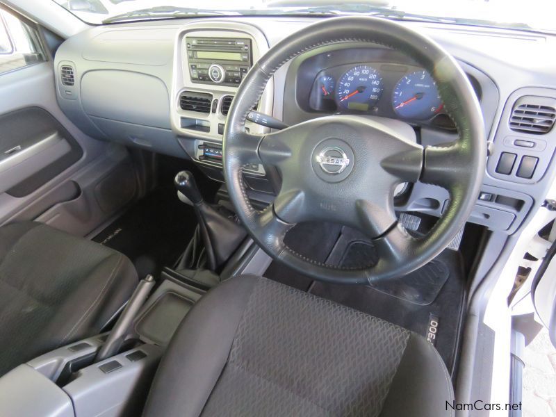 Nissan NP300 2.5 D/CAB 4X4 PRIVATELY OWNED in Namibia