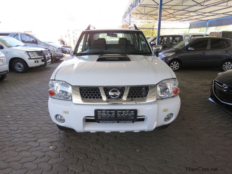 Nissan NP300 2.5 D/CAB 4X4 PRIVATELY OWNED in Namibia