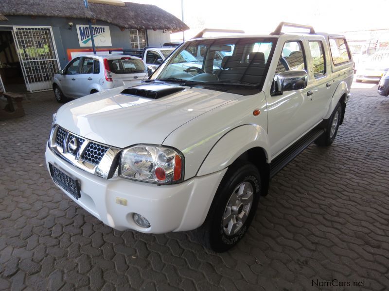 Nissan NP300 2.5 D/CAB 4X4 PRIVATELY OWNED in Namibia