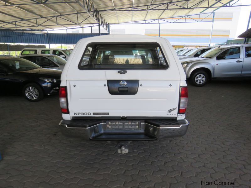 Nissan NP300 2.5 D/CAB 4X4 PRIVATELY OWNED in Namibia