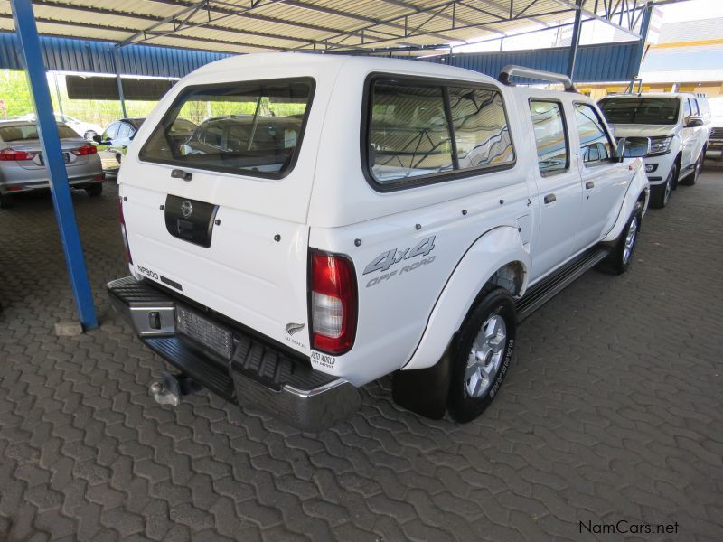 Nissan NP300 2.5 D/CAB 4X4 PRIVATELY OWNED in Namibia