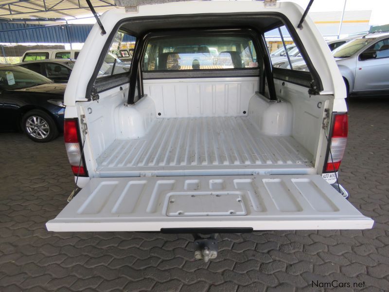 Nissan NP300 2.5 D/CAB 4X4 PRIVATELY OWNED in Namibia