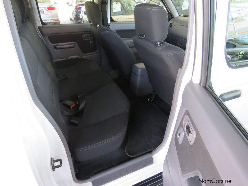 Nissan NP300 2.5 D/CAB 4X4 PRIVATELY OWNED in Namibia