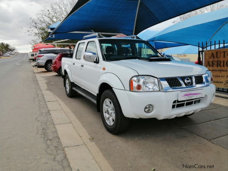 Nissan NP300 2.5 DC 4x4 in Namibia