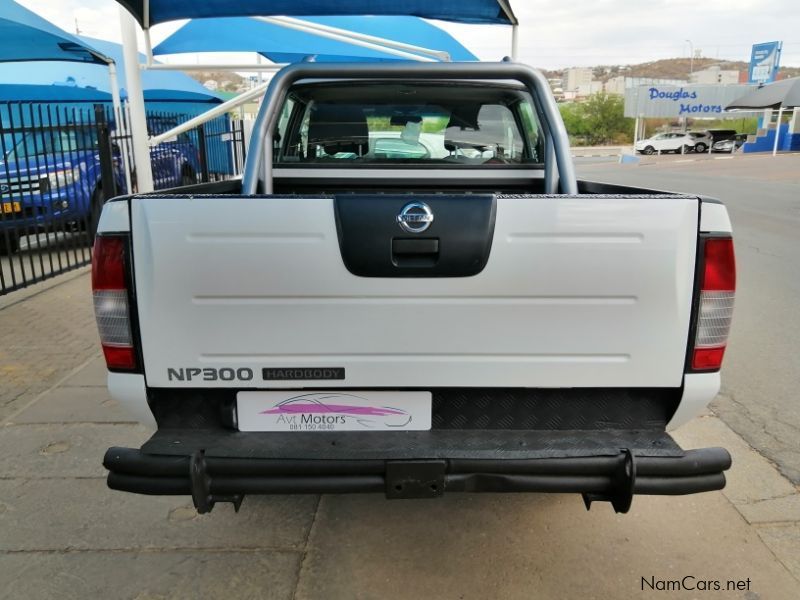 Nissan NP300 2.5 DC 4x4 in Namibia