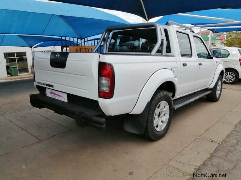 Nissan NP300 2.5 DC 4x4 in Namibia