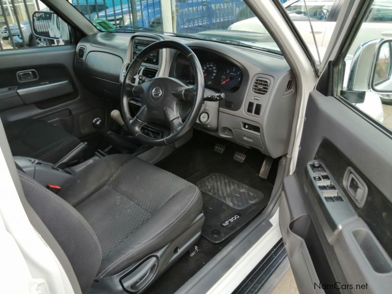 Nissan NP300 2.5 DC 4x4 in Namibia