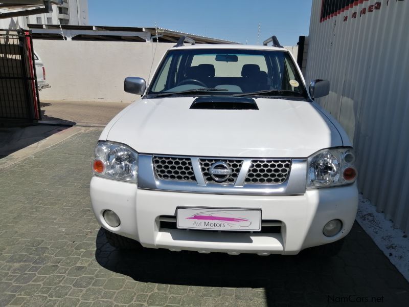 Nissan NP300 2.5 DC 4x4 in Namibia