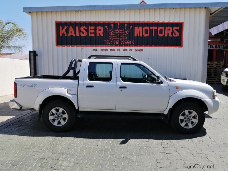 Nissan NP300 2.5 DC 4x4 in Namibia