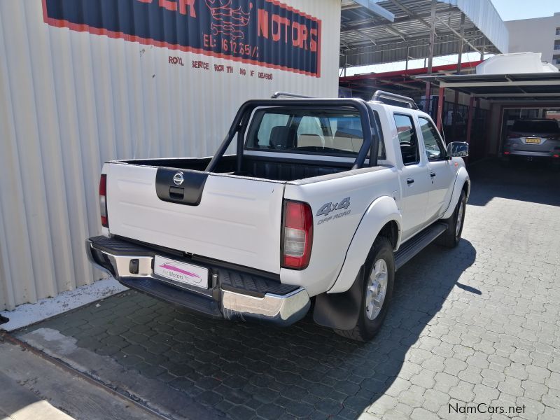 Nissan NP300 2.5 DC 4x4 in Namibia