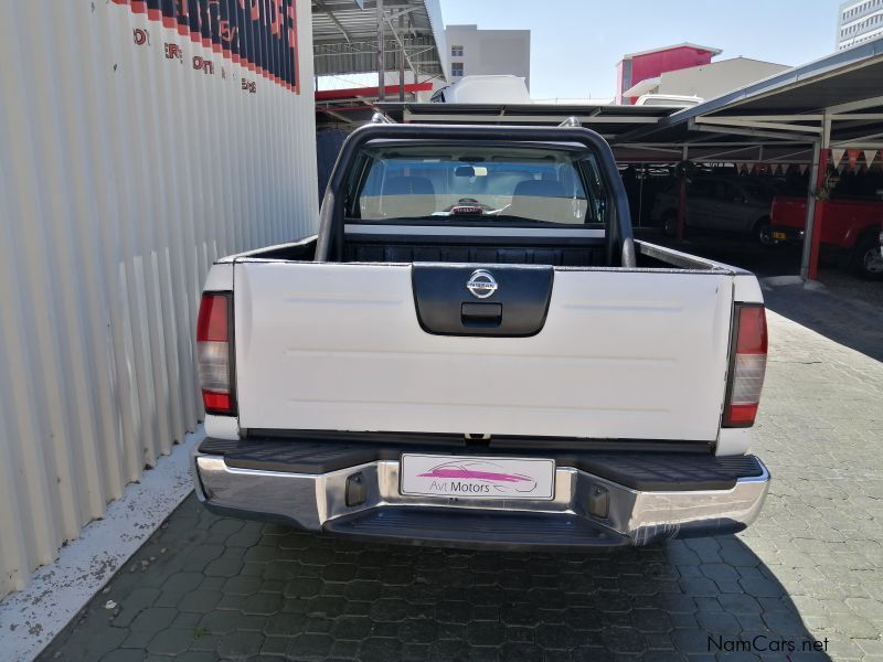 Nissan NP300 2.5 DC 4x4 in Namibia