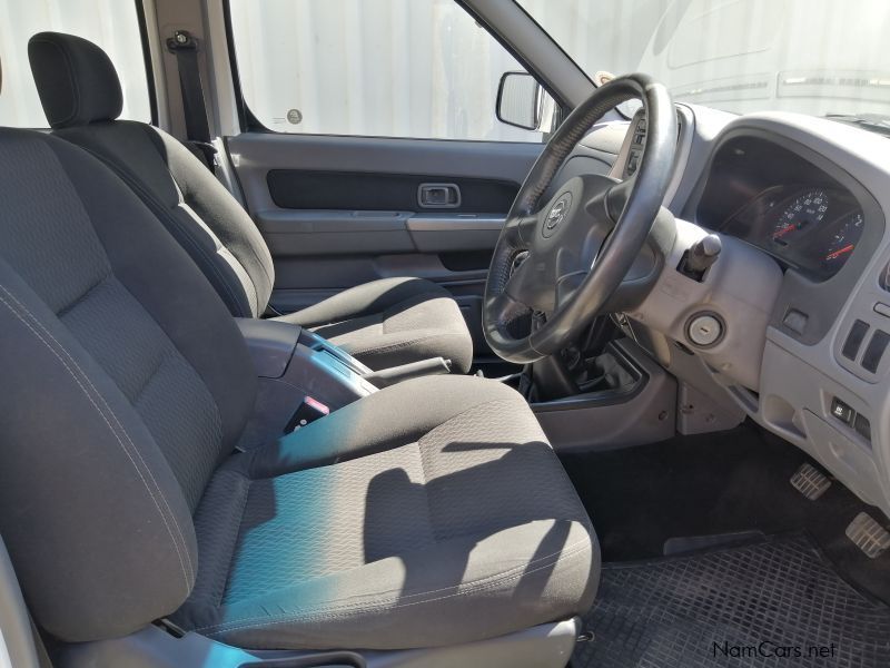 Nissan NP300 2.5 DC 4x4 in Namibia