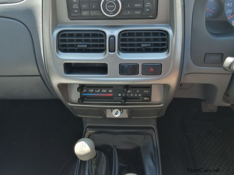 Nissan NP300 2.5 DC 4x4 in Namibia