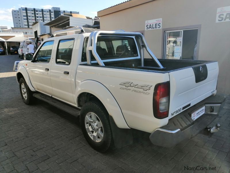 Nissan NP300 2.5 Hardbody 2.5 TDi 4x4 in Namibia